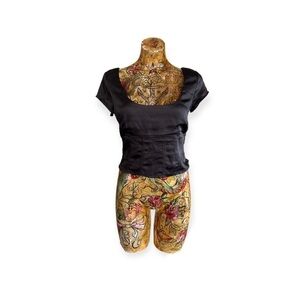 Motel black top short sleeve small zip side